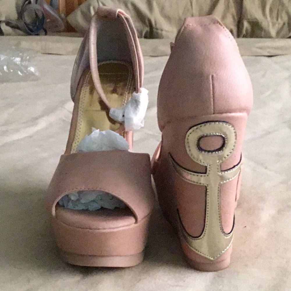 HEELS - Picture 3 of 5